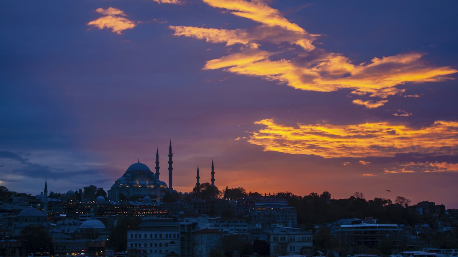 Süleymaniye Mosque and the old city skyline at sunset, Istanbul